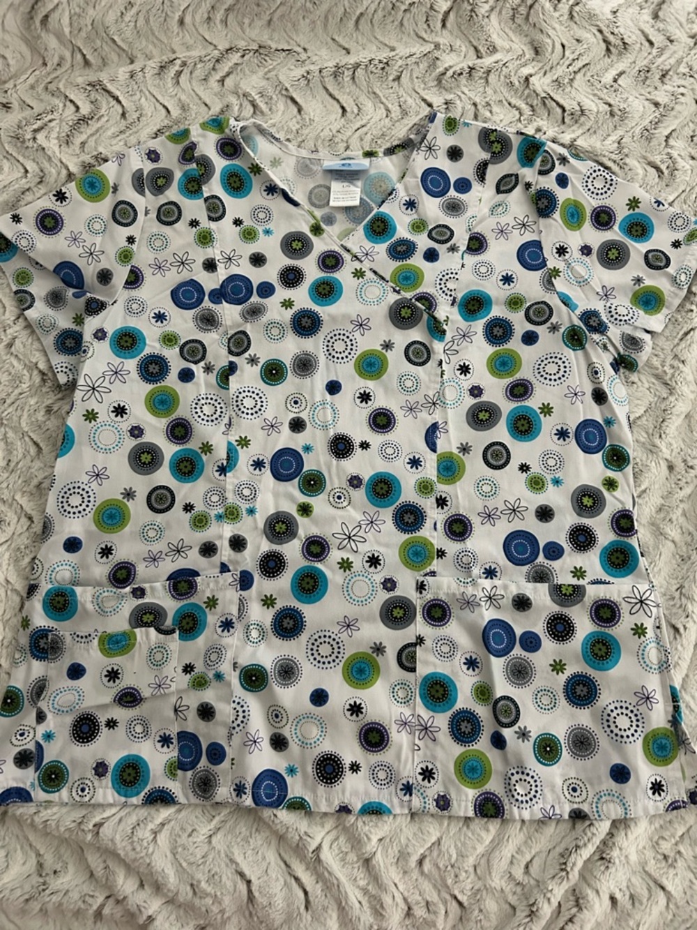 Women’s Short Sleeve V-Neck Scrub Top in White with Blue & Green Circles